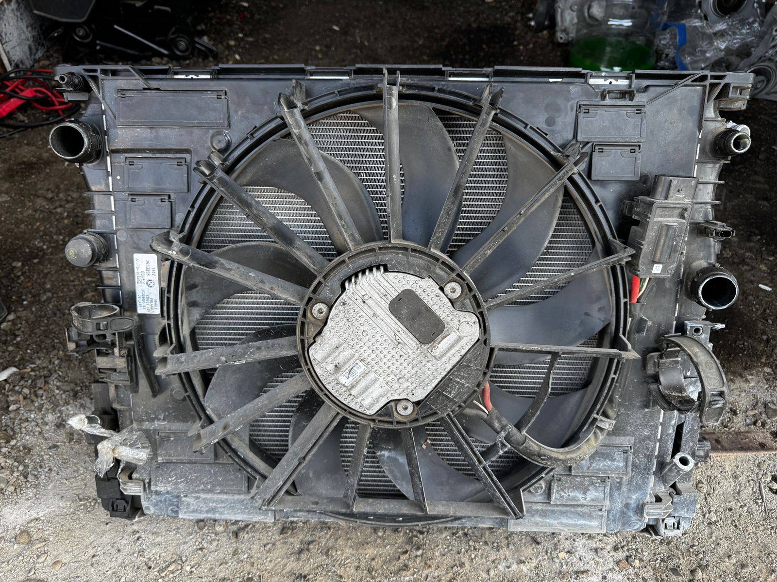 BMW M740-750 G11-12 ძრავის რადიატორი (2015–2018)