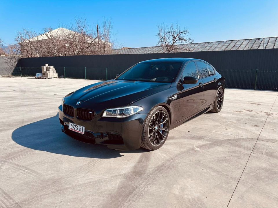 დაიშალა BMW F10 M5 1