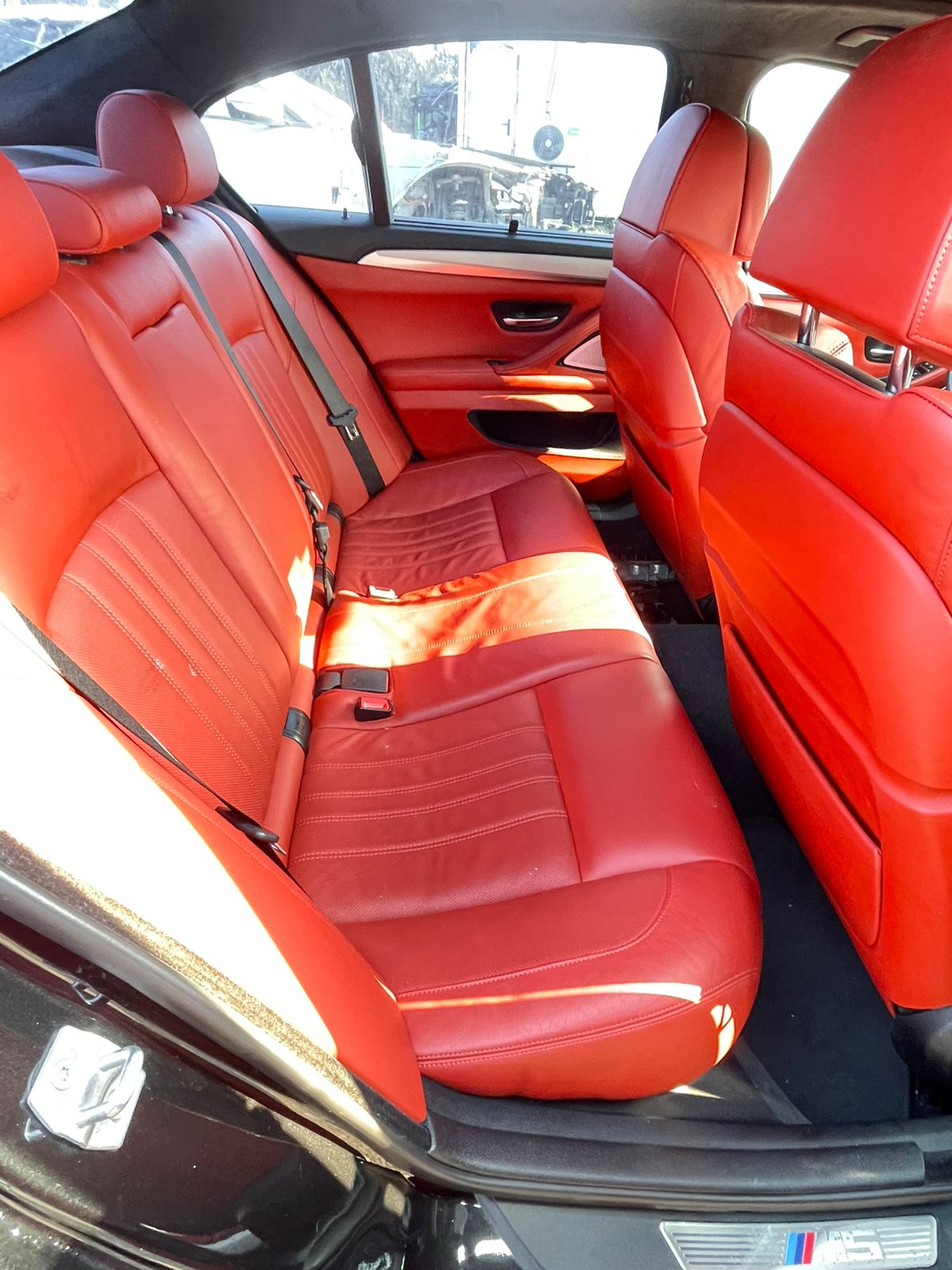 იშლება BMW F10 M5 (2012 - 2016) 3